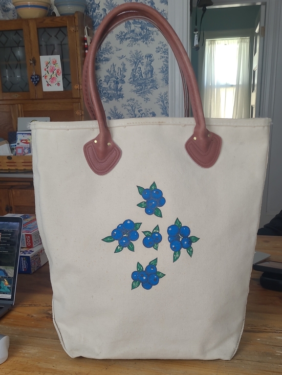 L.L. Bean Handbags - 1980s VINTAGE HTF LL BEAN BOAT AND TOTE BLIEBERRY W/LEATHER HANDLES